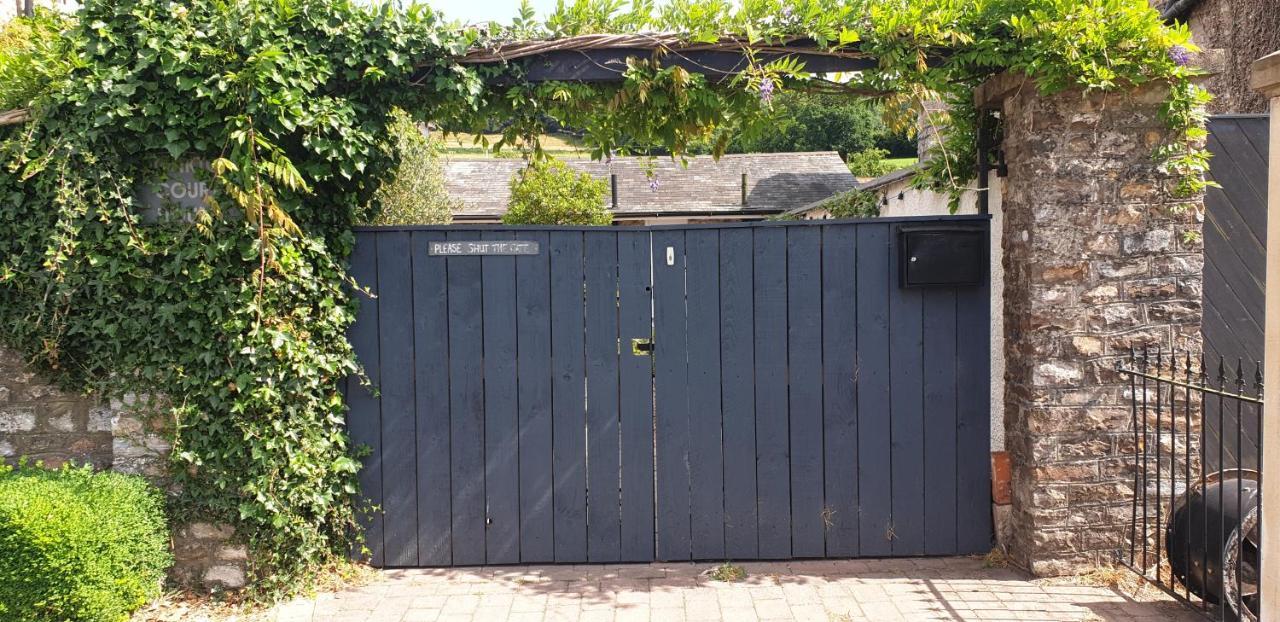 הוניטון Monkton Court House B&B מראה חיצוני תמונה