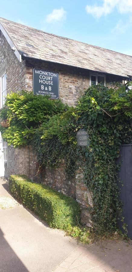 הוניטון Monkton Court House B&B מראה חיצוני תמונה